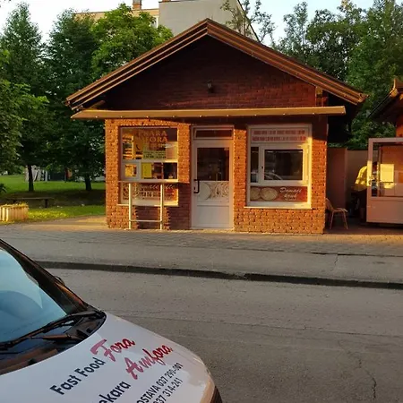 Daire Apartman Pasarela - 3 Min To City Center Bihać